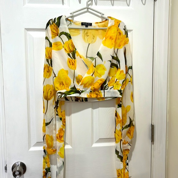 Fashion Nova Tops| Yellow flower crop top| Size:M - Picture 2 of 6